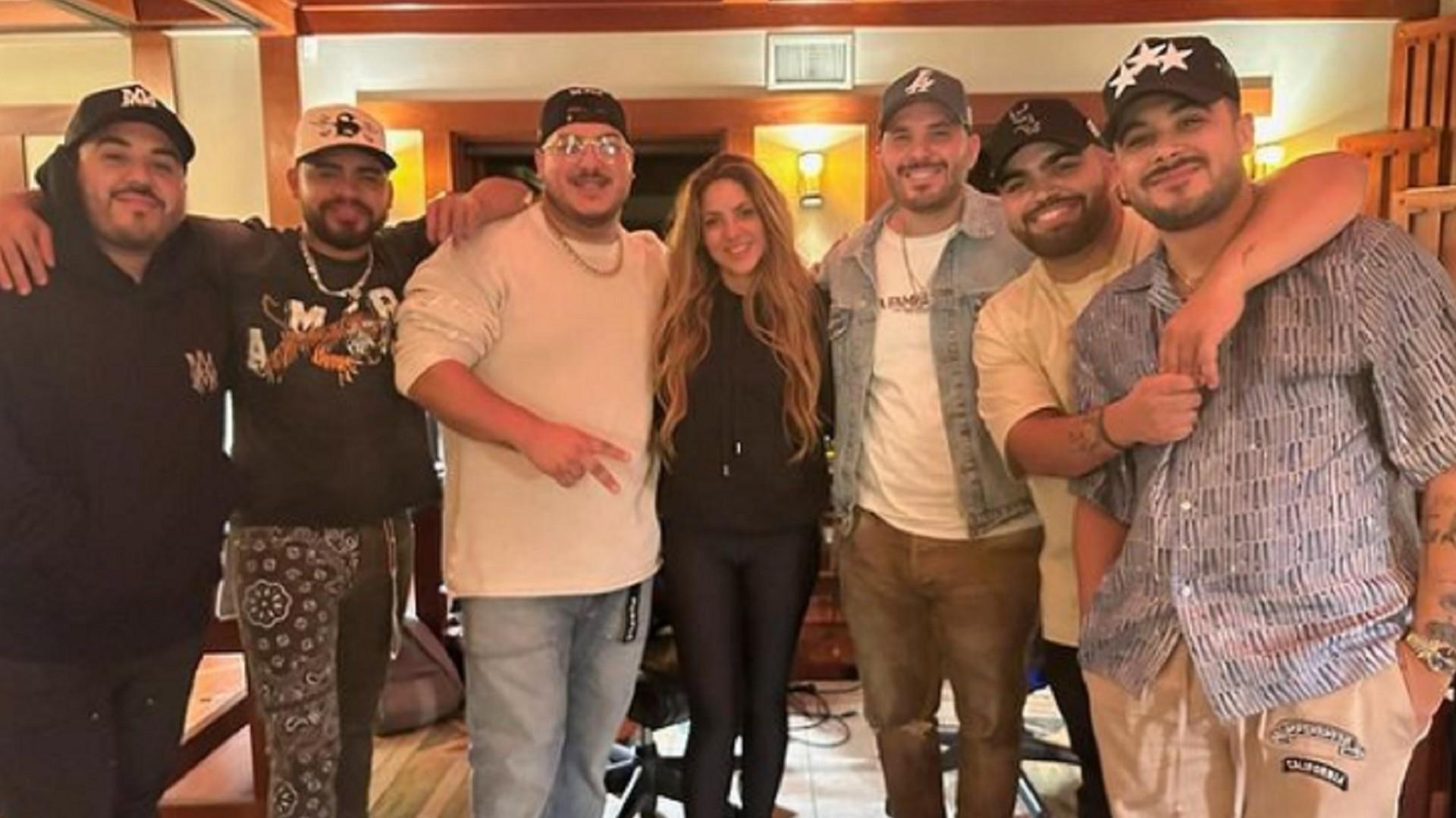 Shakira anuncia colaboración con Grupo Frontera