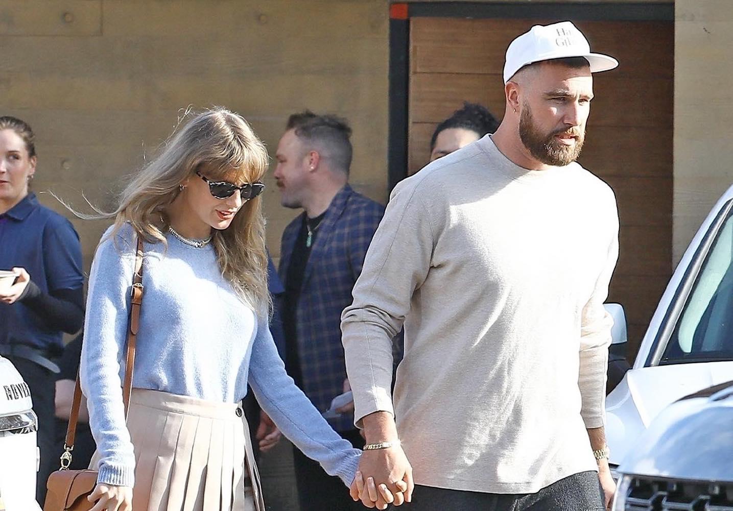 Taylor Swift es captada de vacaciones con Travis Kelce