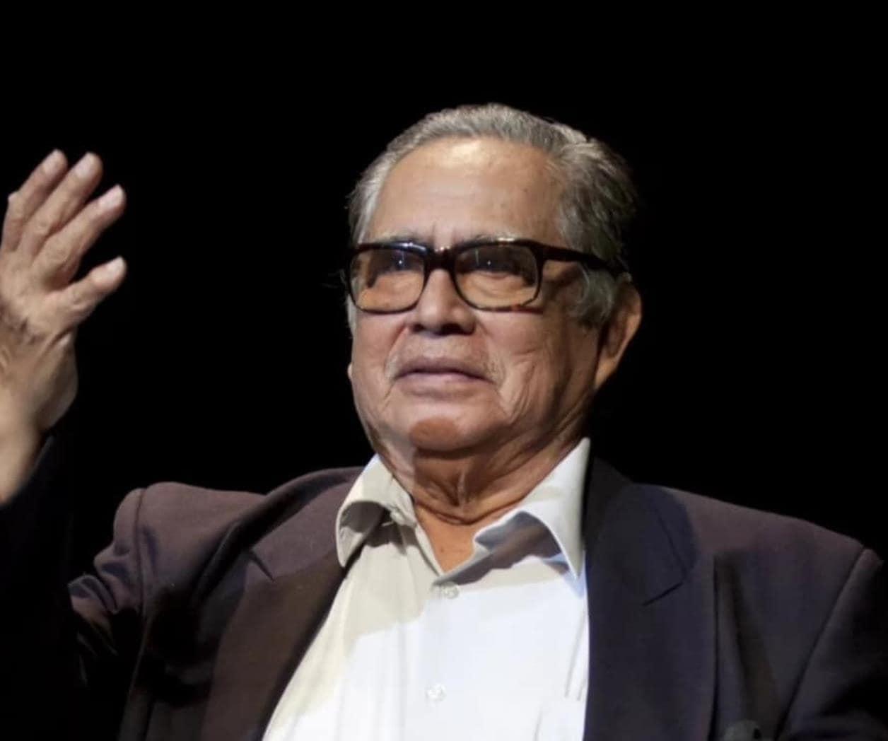 Medio del espectáculo da el último adiós a Ernesto Gómez Cruz
