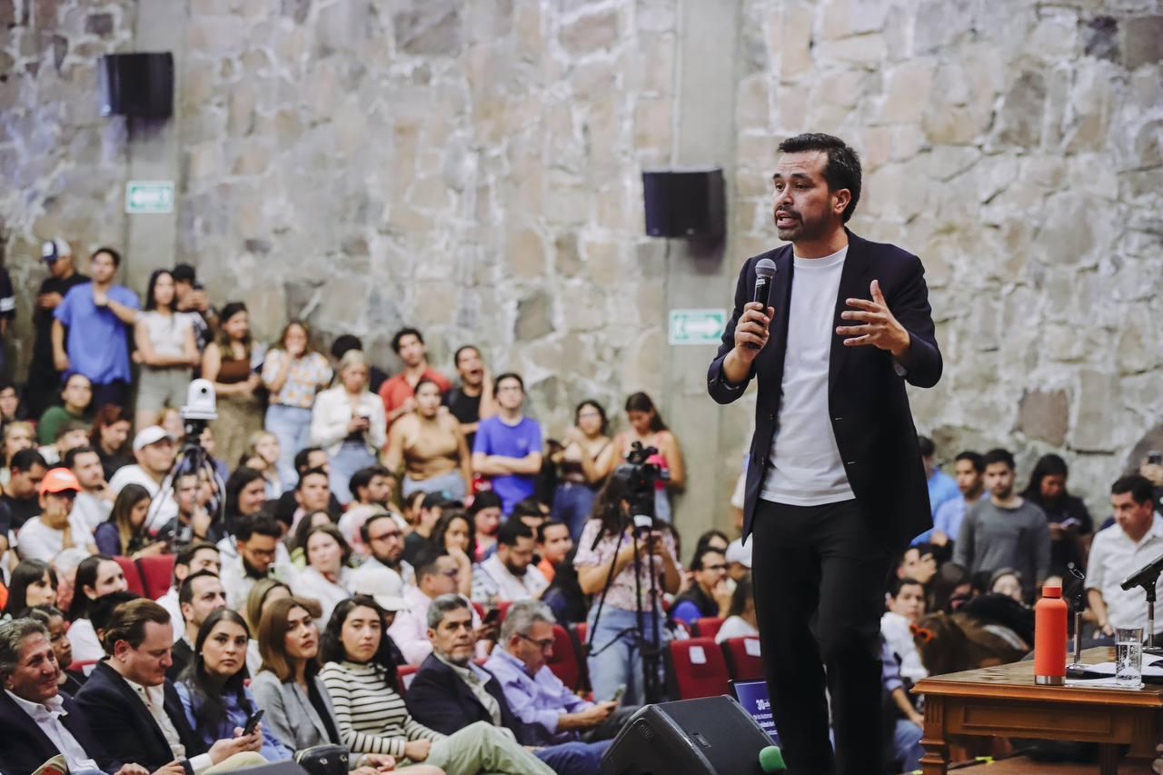 Visita Álvarez Máynez Jalisco y dialoga con jóvenes en la UDG