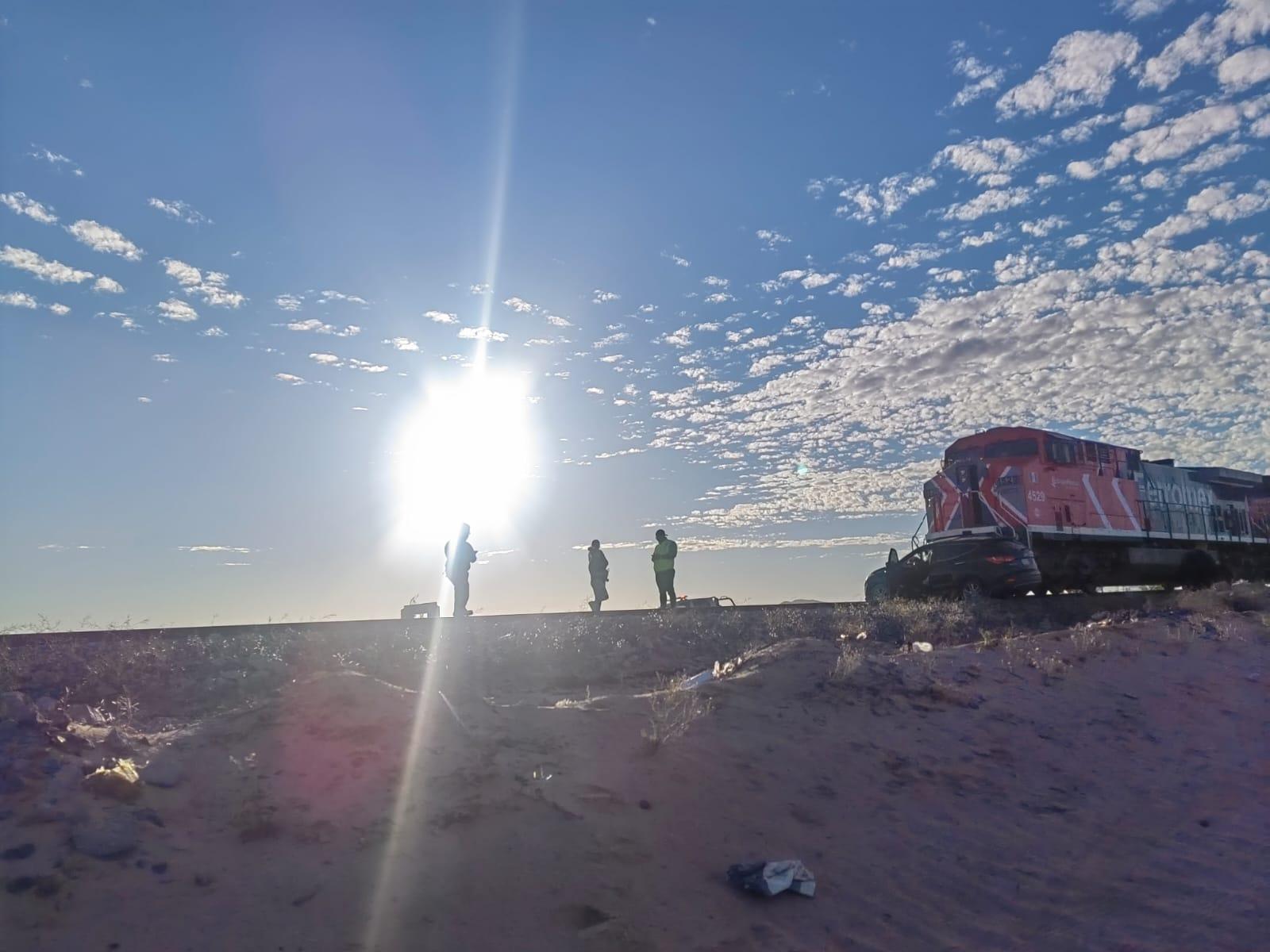 Tren pone en peligro a una familia en Puerto Peñasco