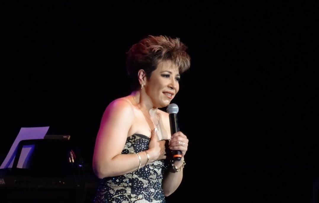 Cecy Casanova celebra 35 años de carrera como “La Dama de la Comedia”