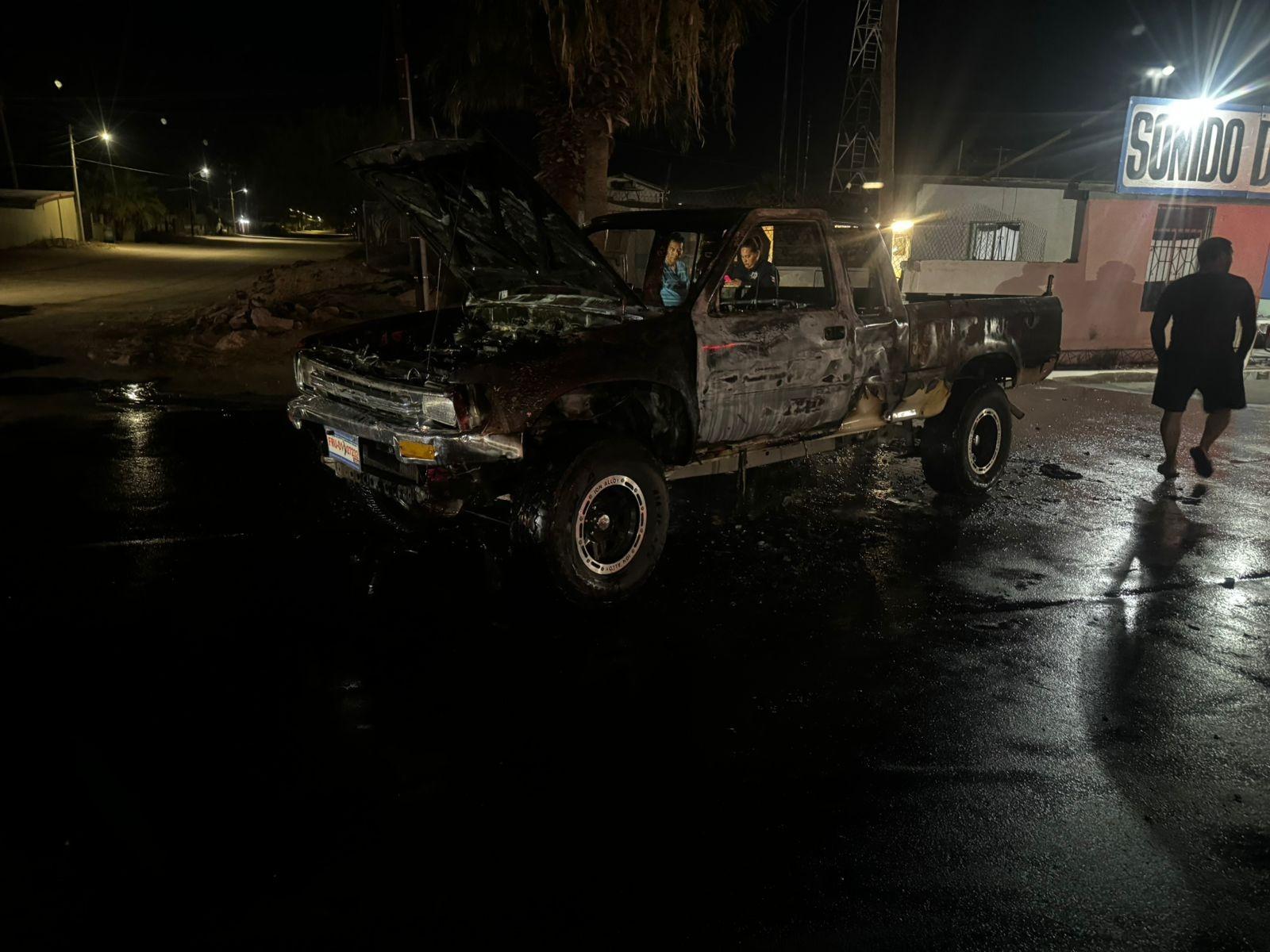 Se incendia una camioneta en Puerto Peñasco