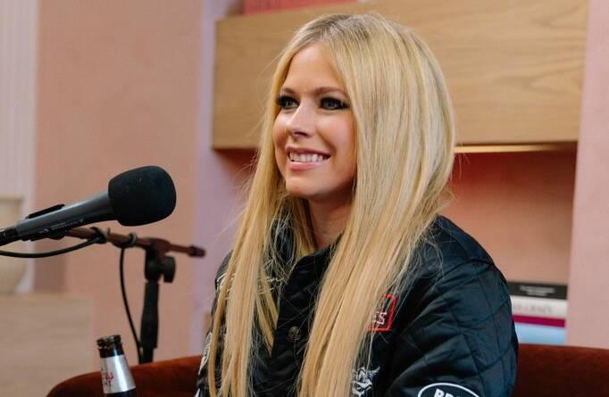Avril Lavigne habla sobre los rumores de haber sido reemplazada desde 2003 