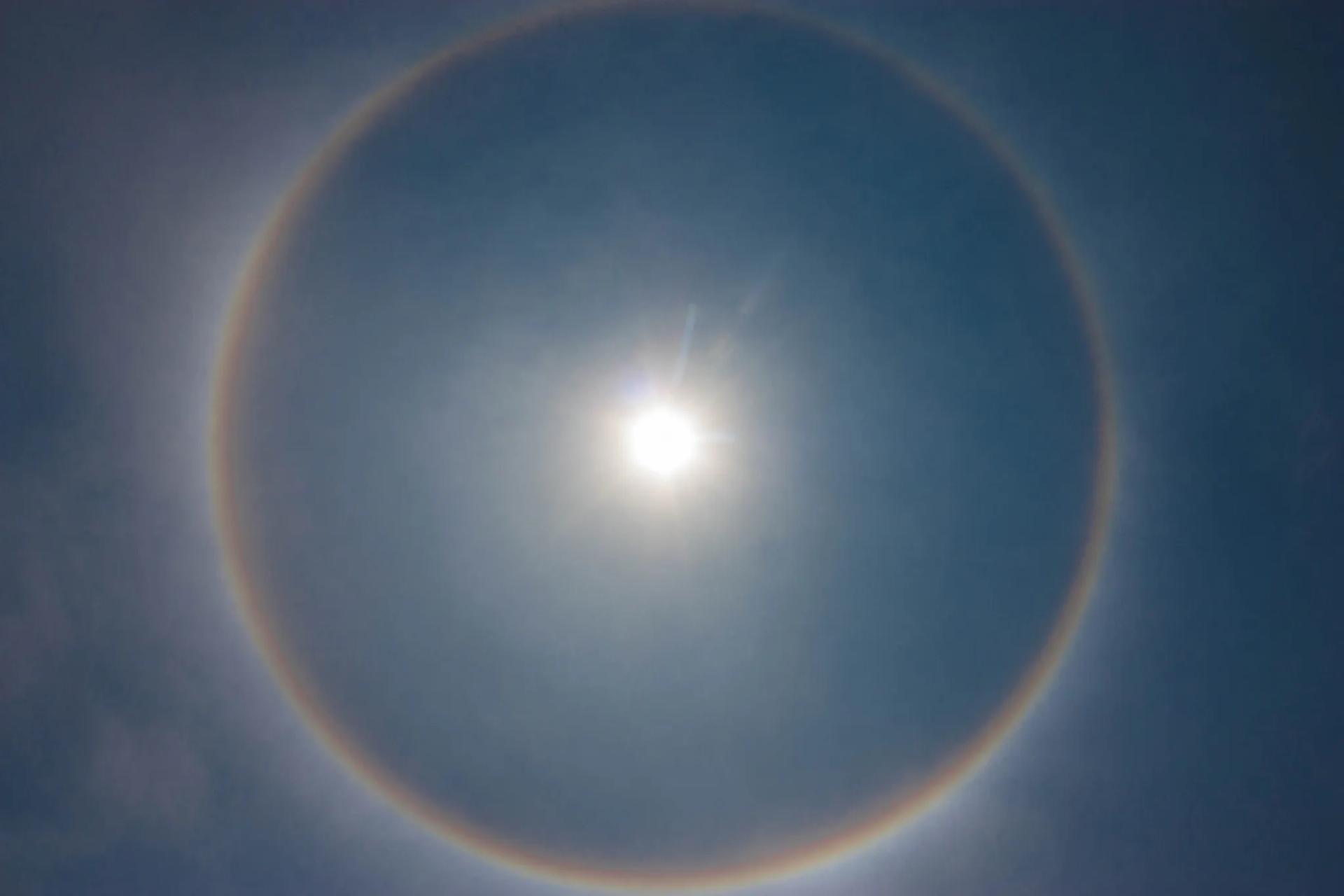 En plena primavera se formó un halo solar en México