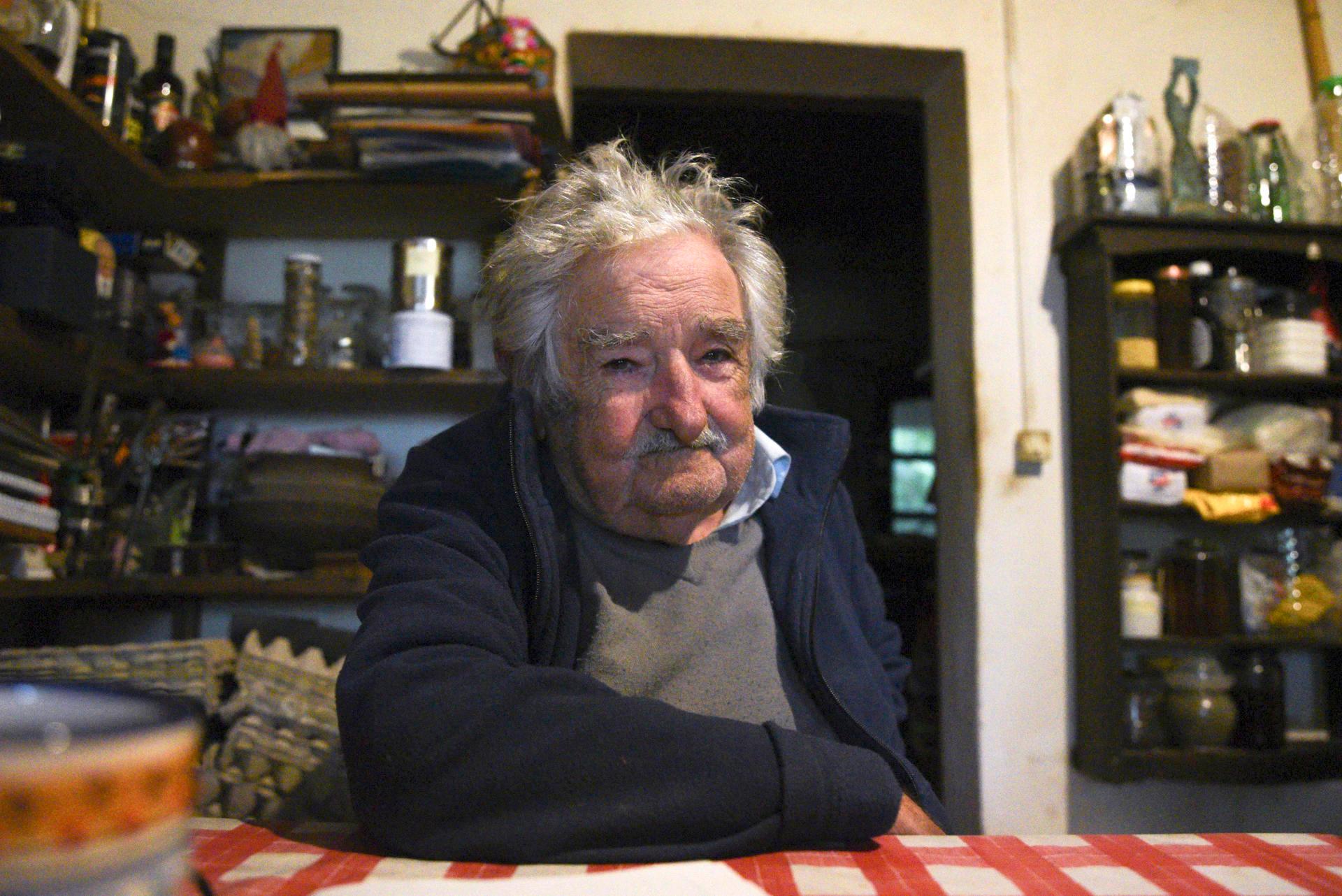 Pepe Mujica anuncia que tiene cáncer de esófago 