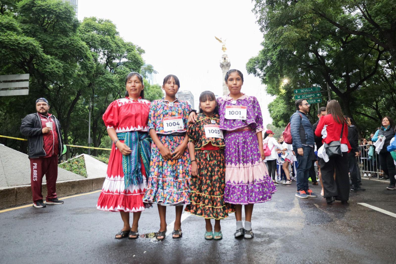 Jóvenes Rarámuris destacan en la gran carrera de México