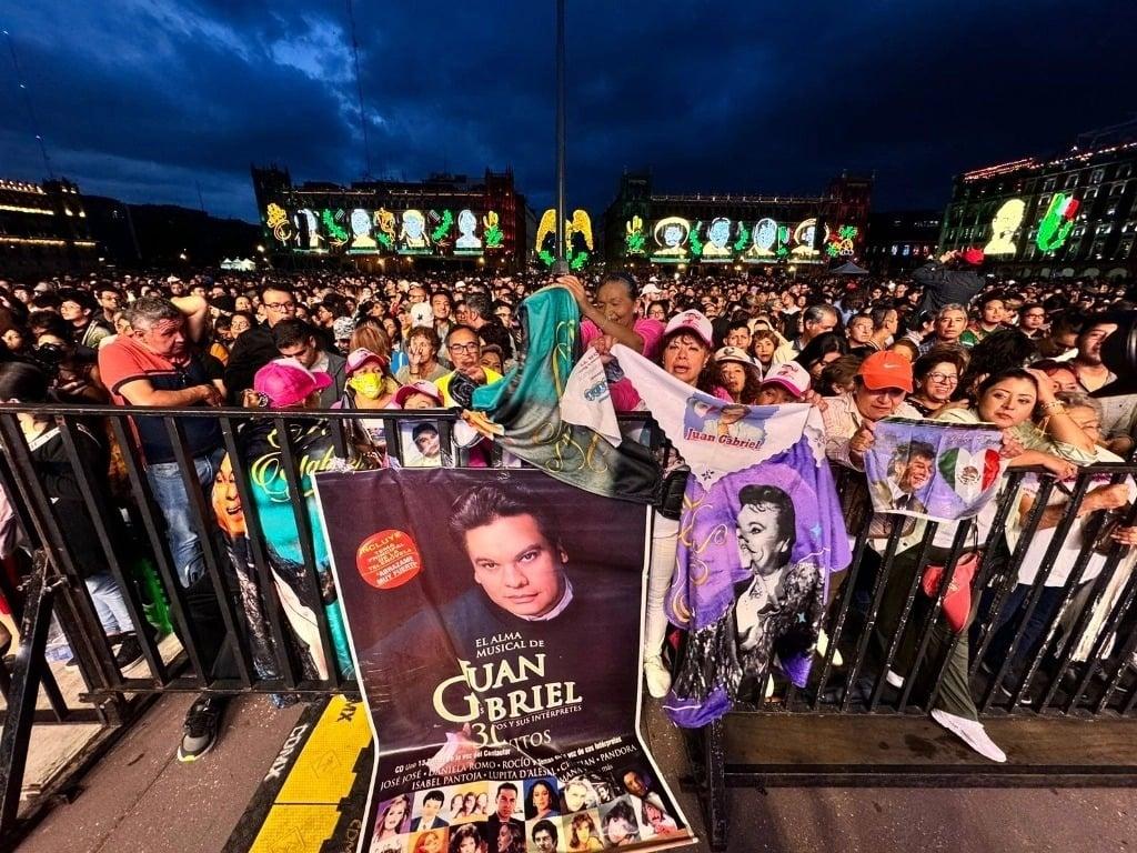 ¡Vuelve a triunfar! Sinfónico de Juan Gabriel llena el zócalo de la CDMX