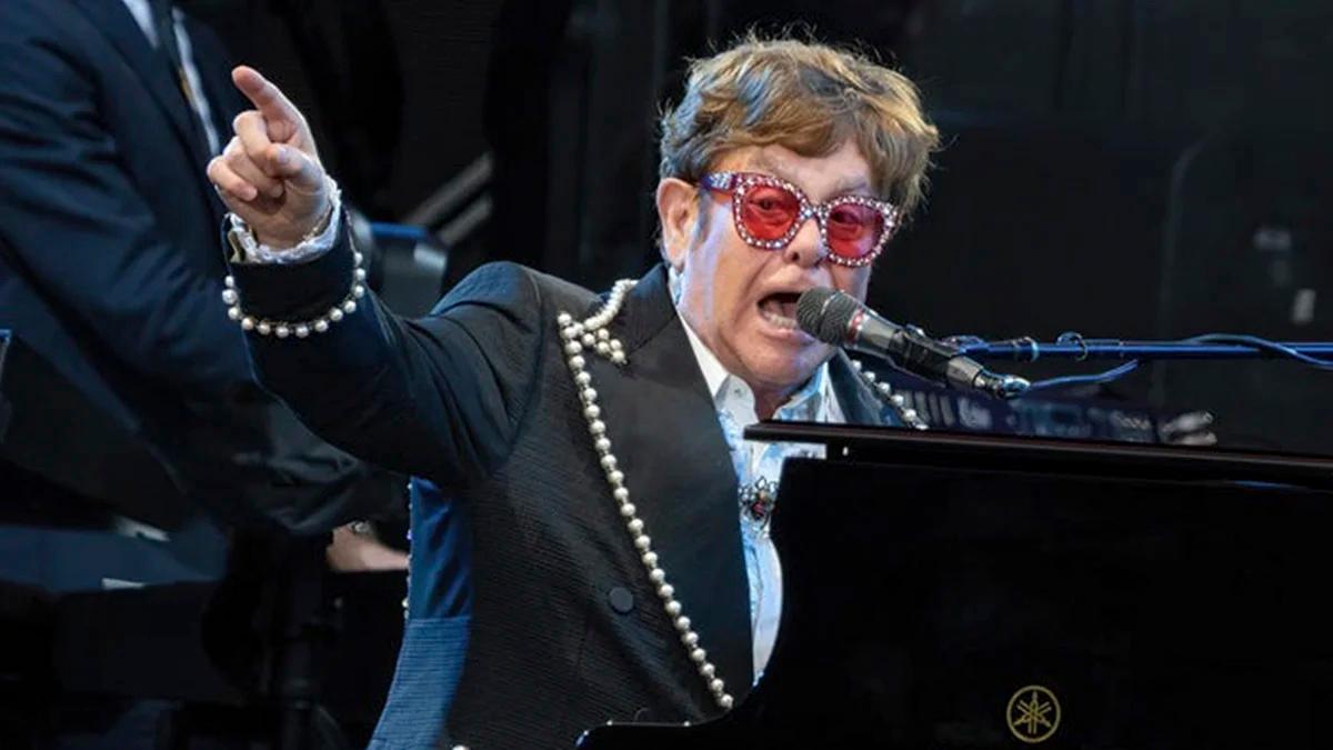 Elton John anuncia que perdió la vista de un ojo 
