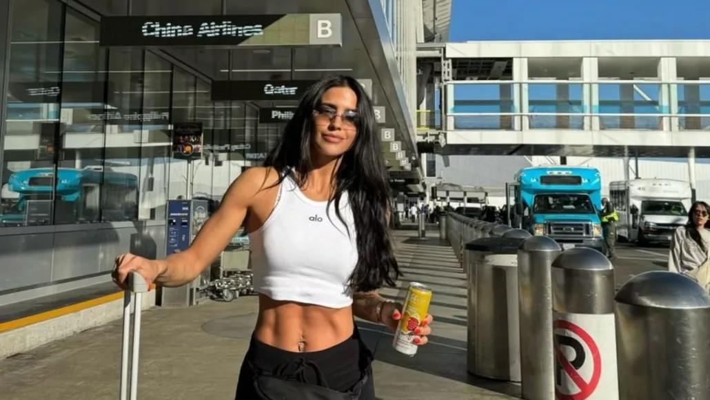 Bárbara del Regil es criticada por hacer ejercicio durante un vuelo 