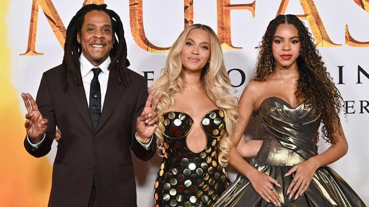 Reaparece Jay-Z junto a su familia en medio de la controversia