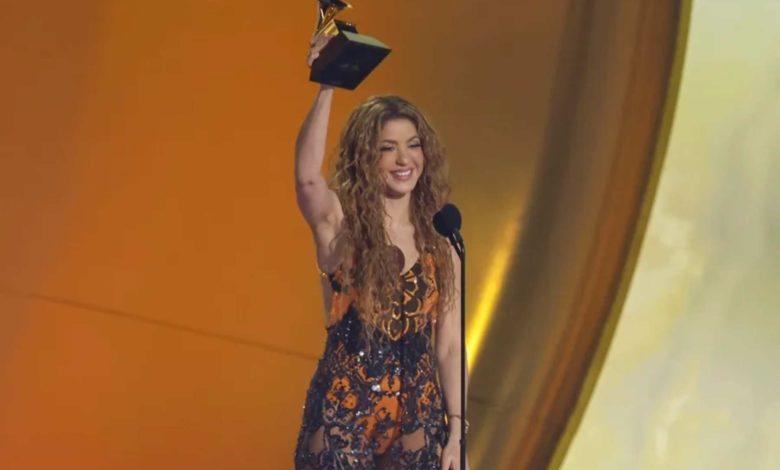 Shakira dedica Grammy a migrantes de Estados Unidos 