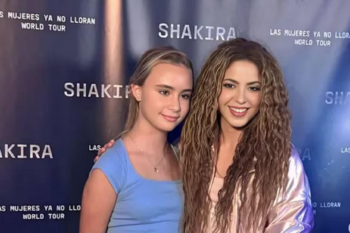 Shakira recibe a hija de Antonio de la Rúa en su show