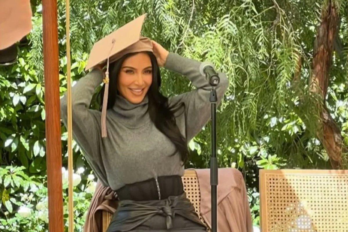 Kim Kardashian se graduó de abogada