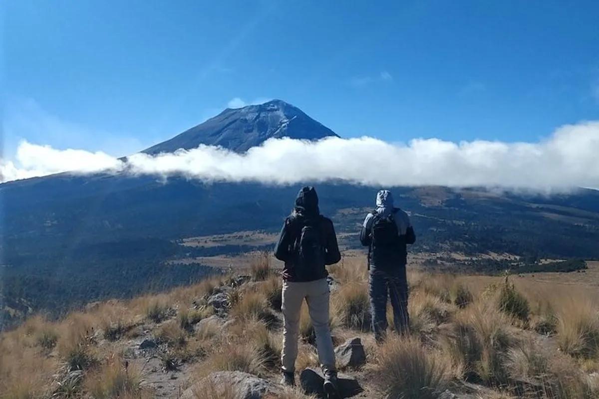 Jóvenes suben al Popocatépetl sin autorización y difunden video en redes sociales