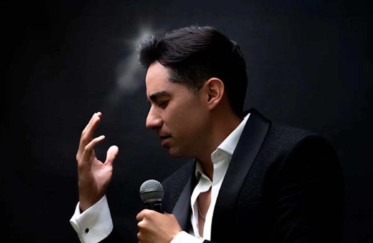 Ricardo Caballero celebra a mamá en el Teatro Galerias