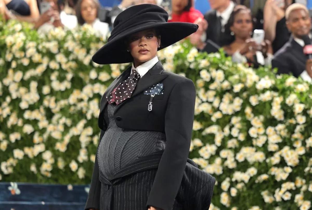 ¡Rihanna está embarazada y lo anuncia en la Met Gala!