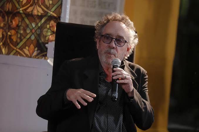 Tim Burton da Master Class en un panteón de la CDMX