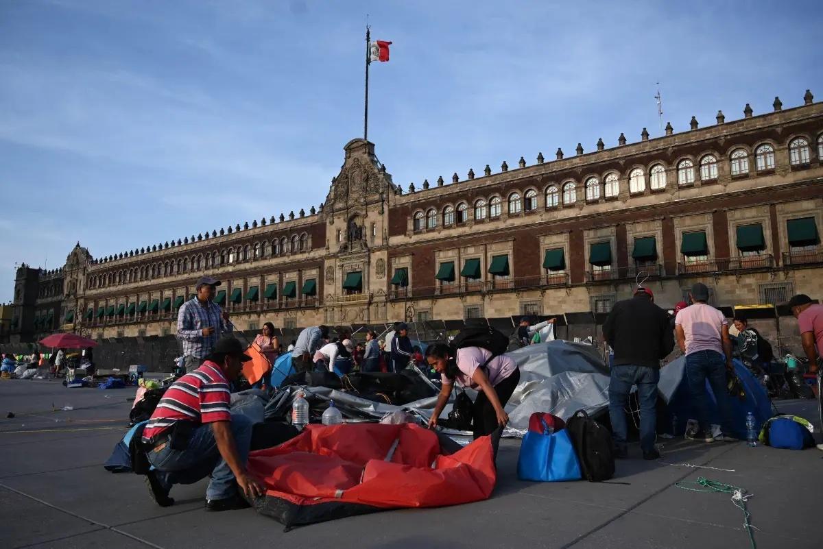 CNTE levanta plantón del Zócalo