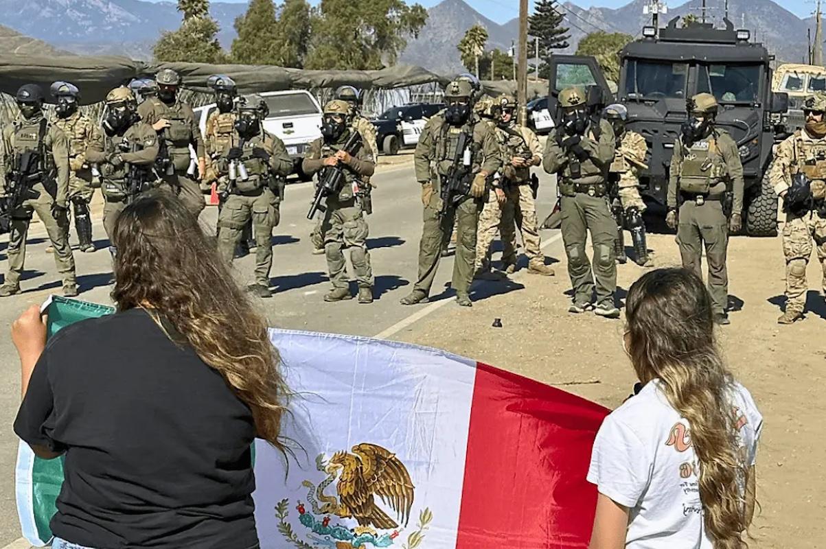 Migrantes mexicanos bajo ataque en California; SRE interviene