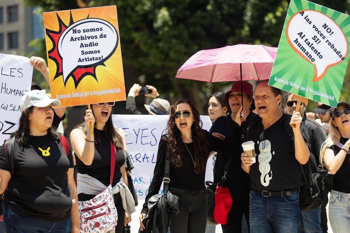 Actores de doblaje protestan contra el uso no regulado de IA