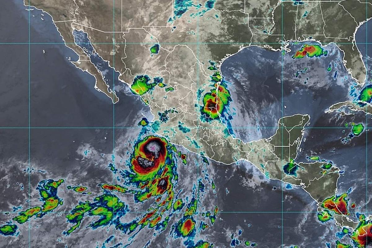 Huracán Flossie se debilita