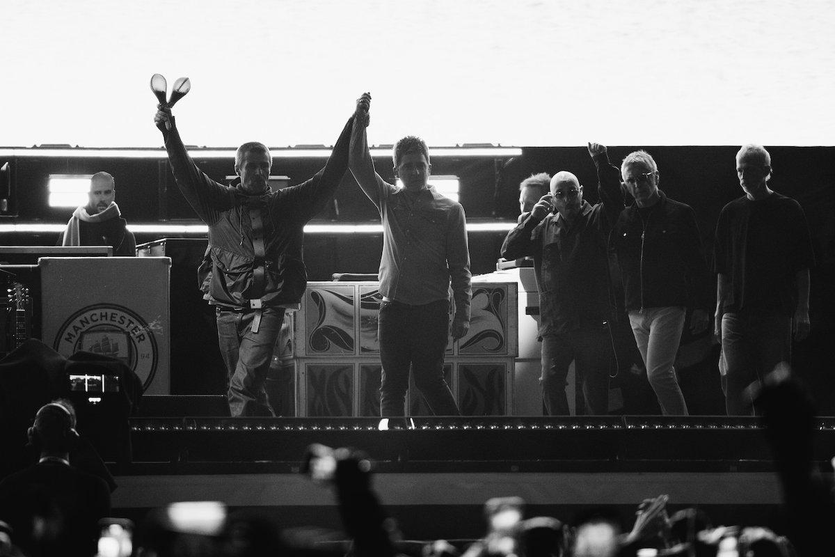 Oasis dio su primer show después de 16 años