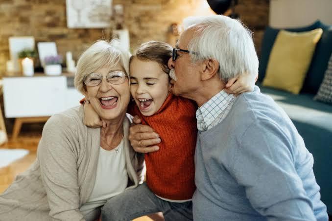 Beneficios para la salud que tiene el ser abuelo
