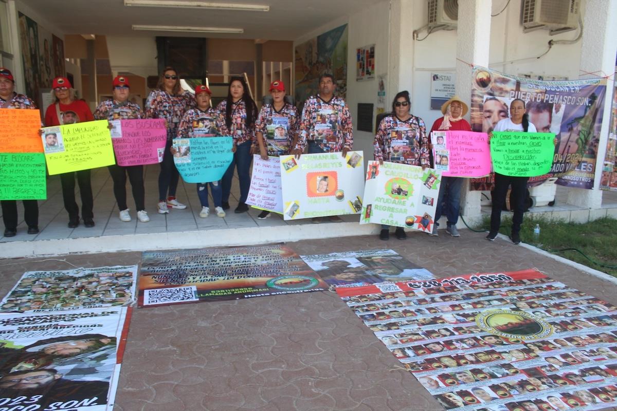 Colectivo “Recuperando Tesoros” realiza plantón pacífico en Peñasco