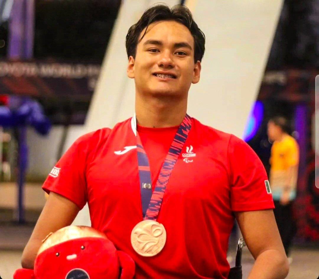 Ángel Camacho gana bronce en Singapur 