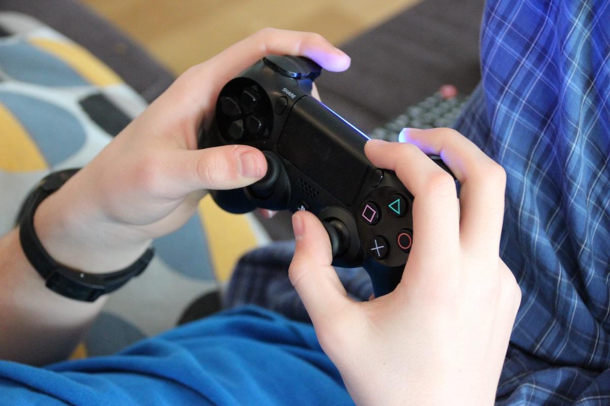 Impuesto a videojuegos violentos solo recauda dinero, no reduce la violencia: especialista