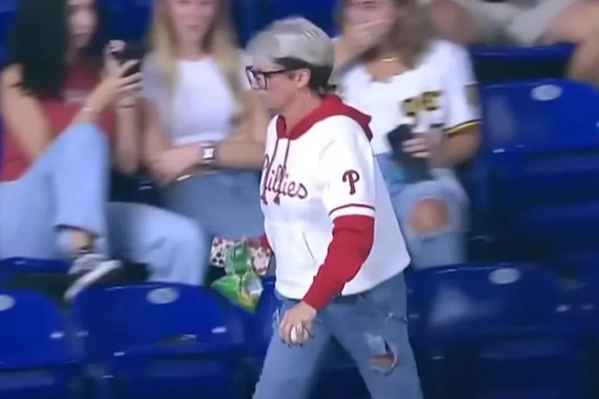 Apodan Karen a una señora que fue a quitarle una pelota de béisbol a un niño 