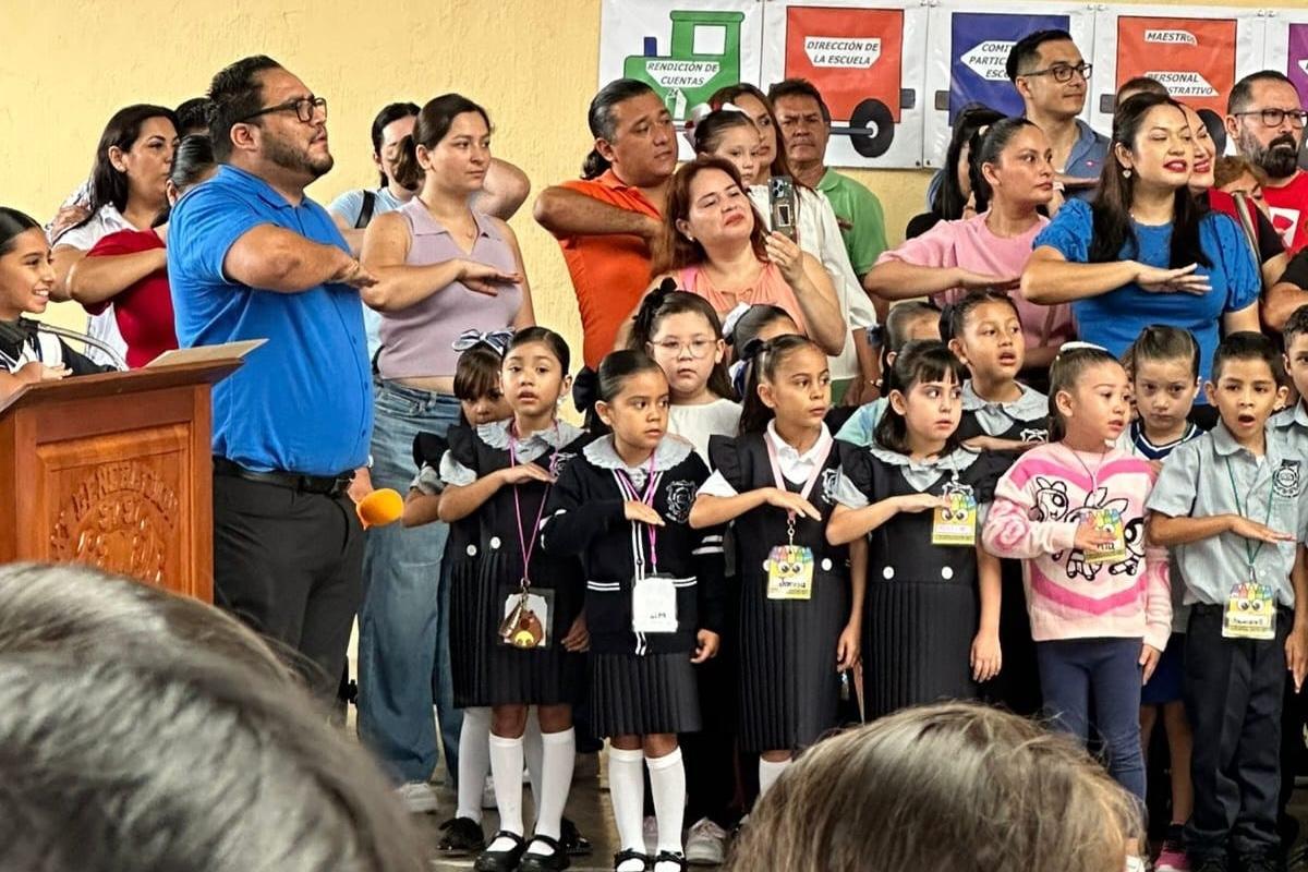 Regresan a clases 233 mil estudiantes en Nayarit