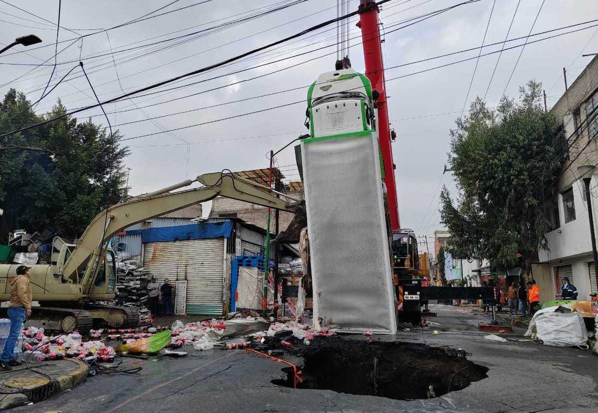 Otro socavón en Iztapalapa 