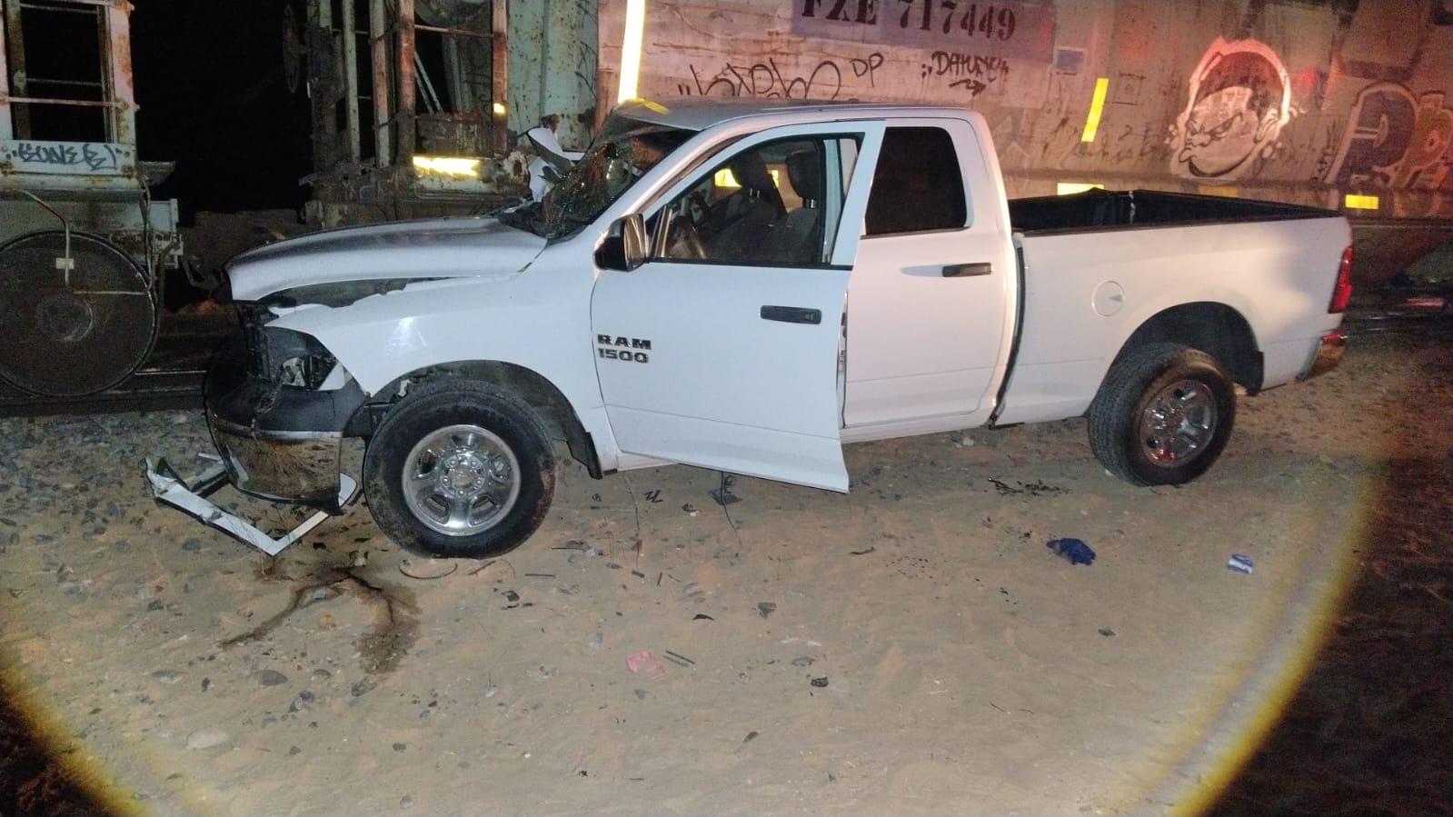 Automóvil se impacta contra el tren en el libramiento Peñasco y Caborca