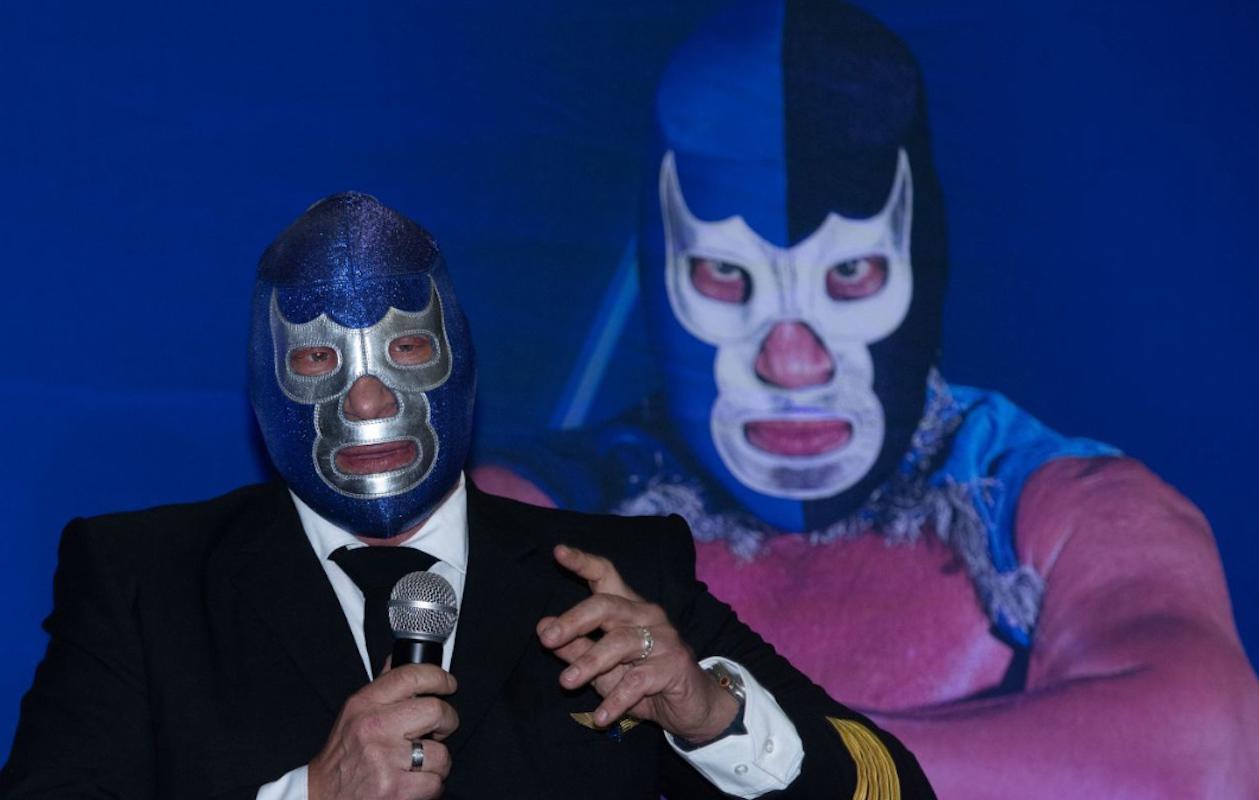 Blue Demon Jr. sufre grave accidente automovilístico y permanece hospitalizado