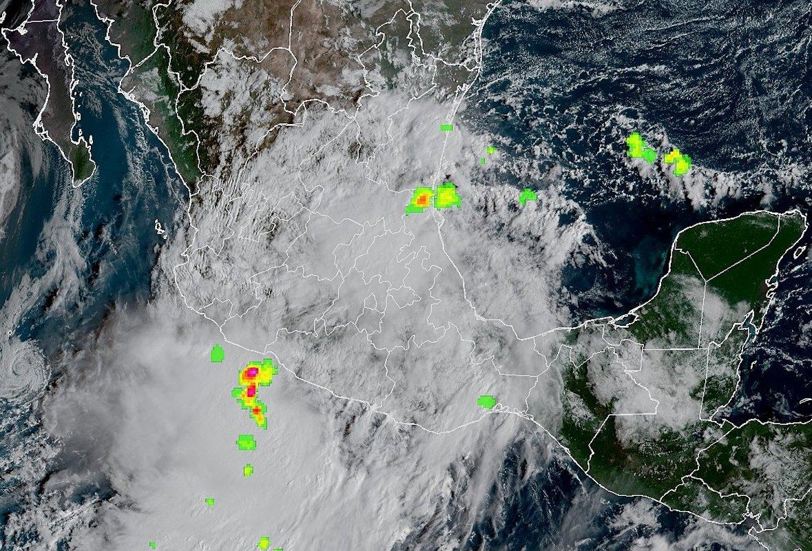 ¿Efecto Fujiwhara en México? Huracán Priscila podría fusionarse con otro fenómeno