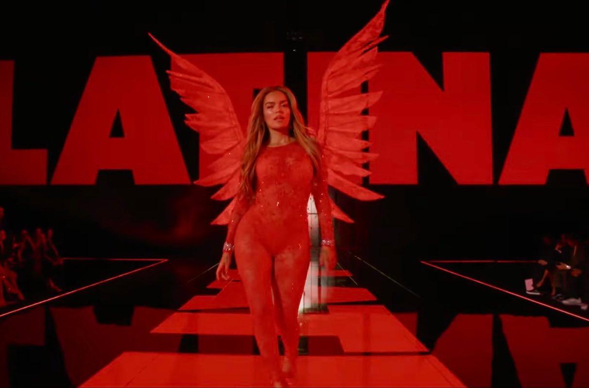 Karol G brilla en la pasarela de Victoria’s Secret: una noche de poder femenino y glamour