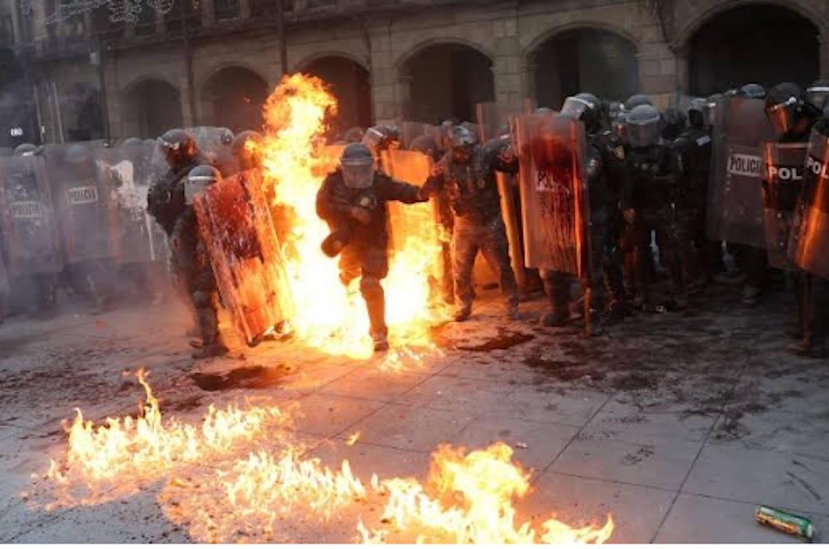 Violencia en la marcha conmemorativa del 2 de octubre 