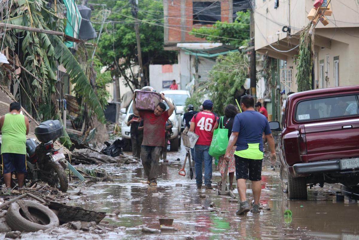 Suman 64 muertos las lluvias en Veracruz, reportan 65 desaparecidos