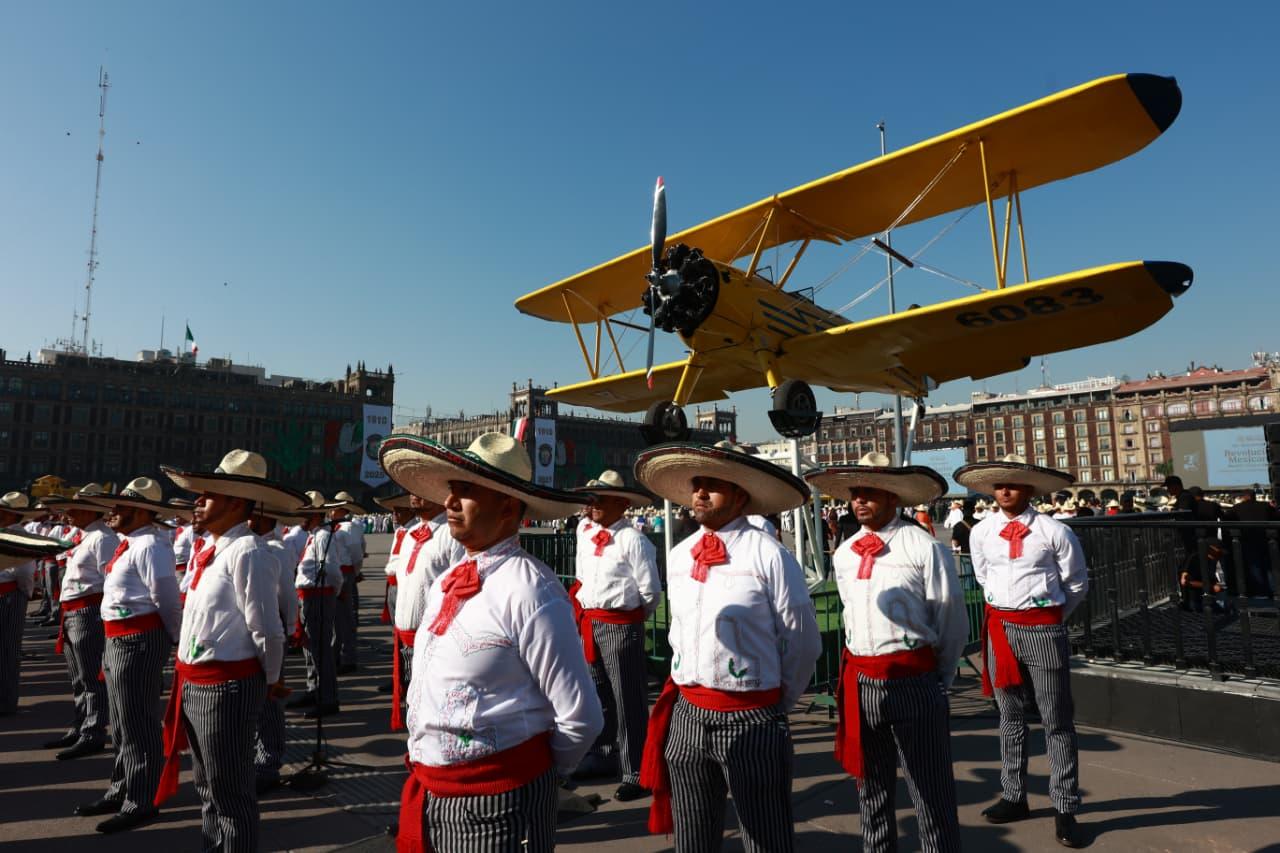 Así se vive el desfile conmemorativo por el 20 de noviembre