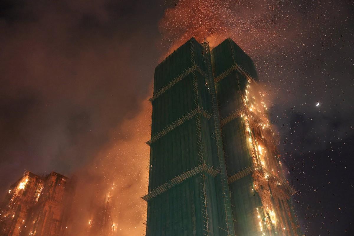 Incendio en Hong Kong dejó 36 muertos 