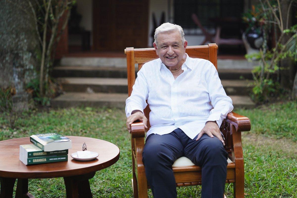 AMLO reaparece para presentar su nuevo libro Grandeza Mexicana