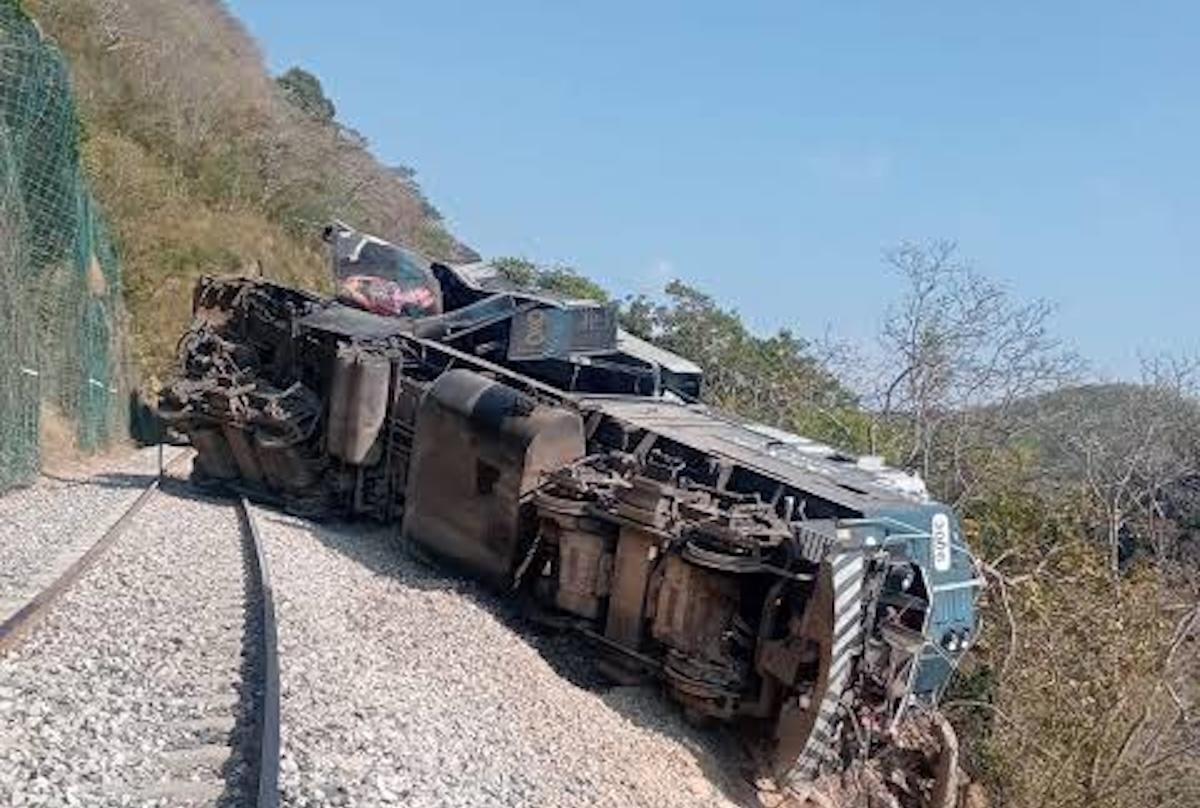 Descarrilamiento del Tren Interoceánico en Oaxaca deja 13 muertos
