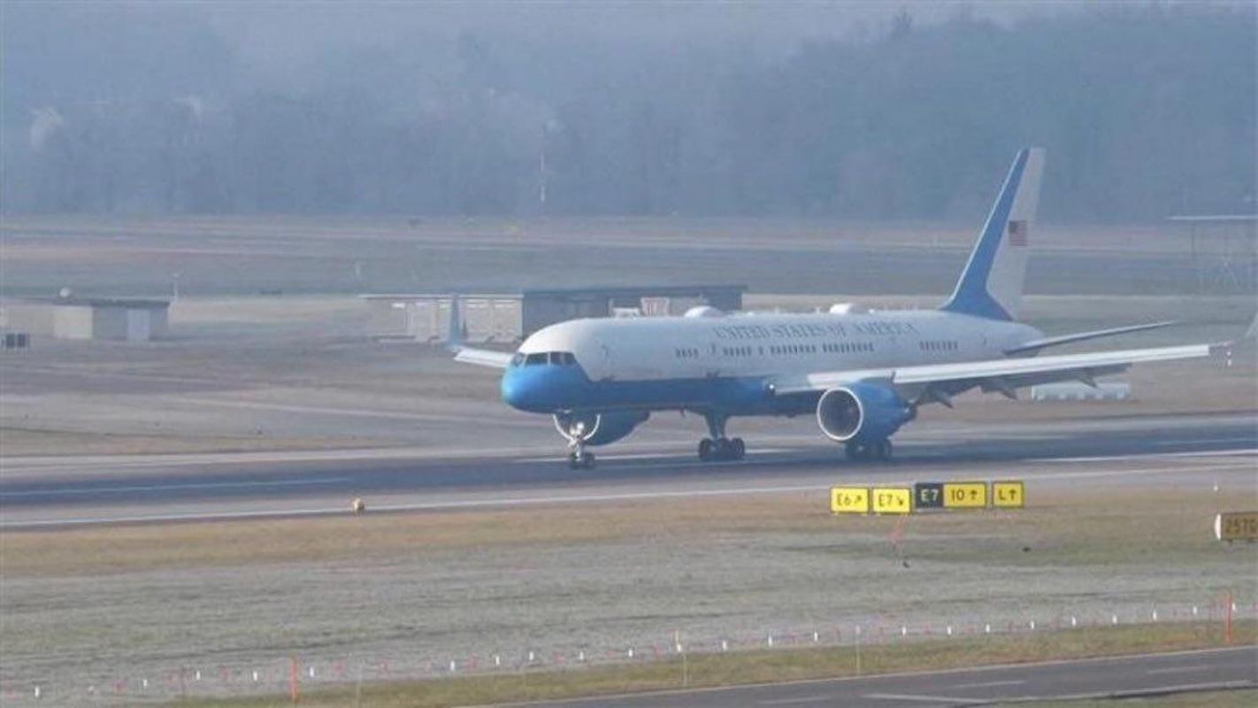 Air Force 1 sufrió un problema eléctrico y regreso a Washington
