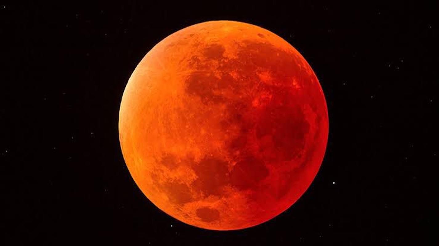 Eclipse: La luna se pinta de rojo