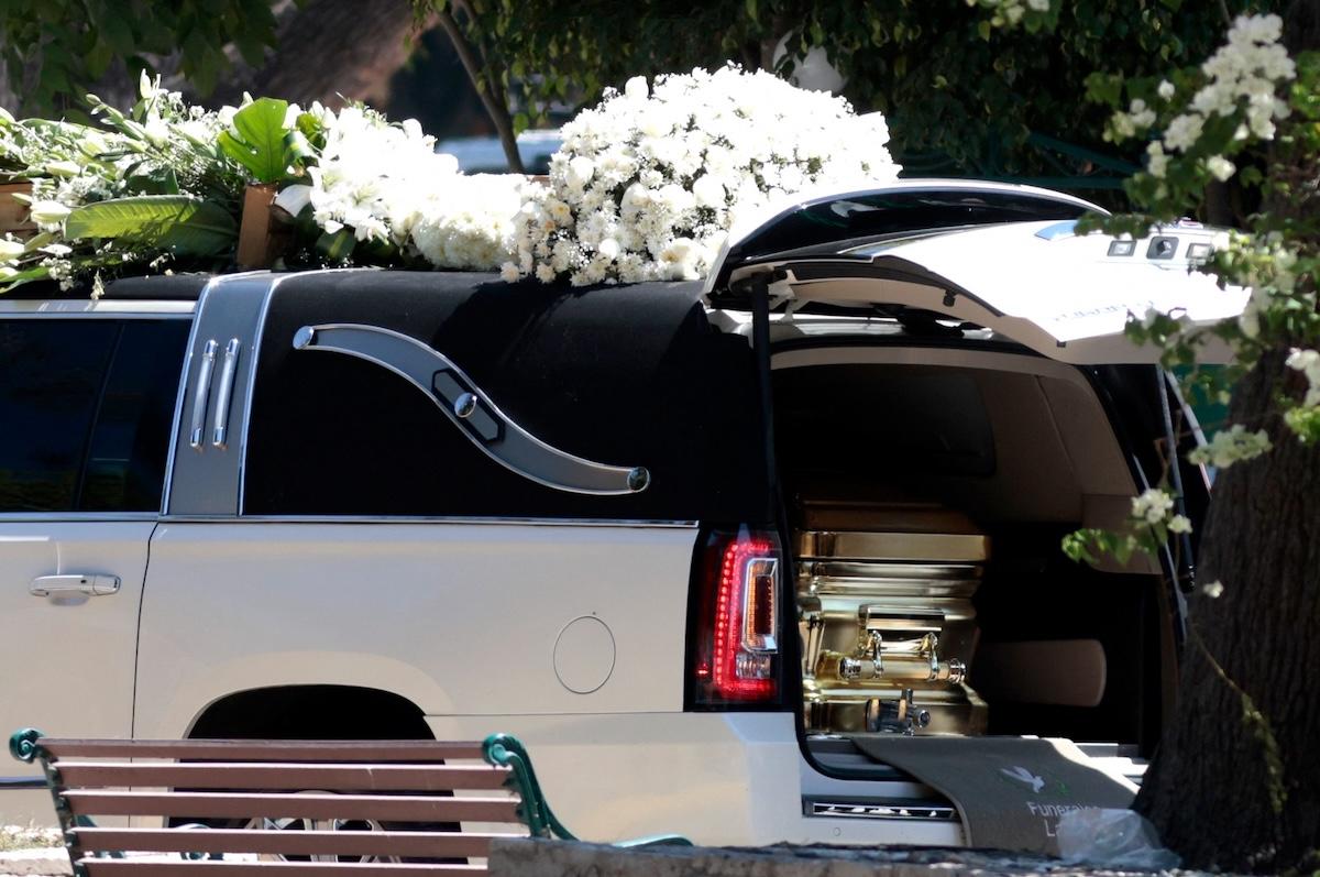 Entierran a “El Mencho” en Zapopan; lo despiden en un ataúd dorado