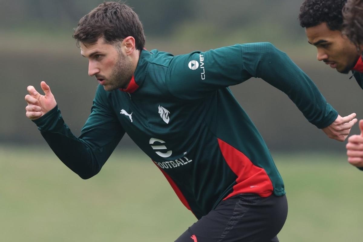 Santi Giménez regresa con fuerza al AC Milan