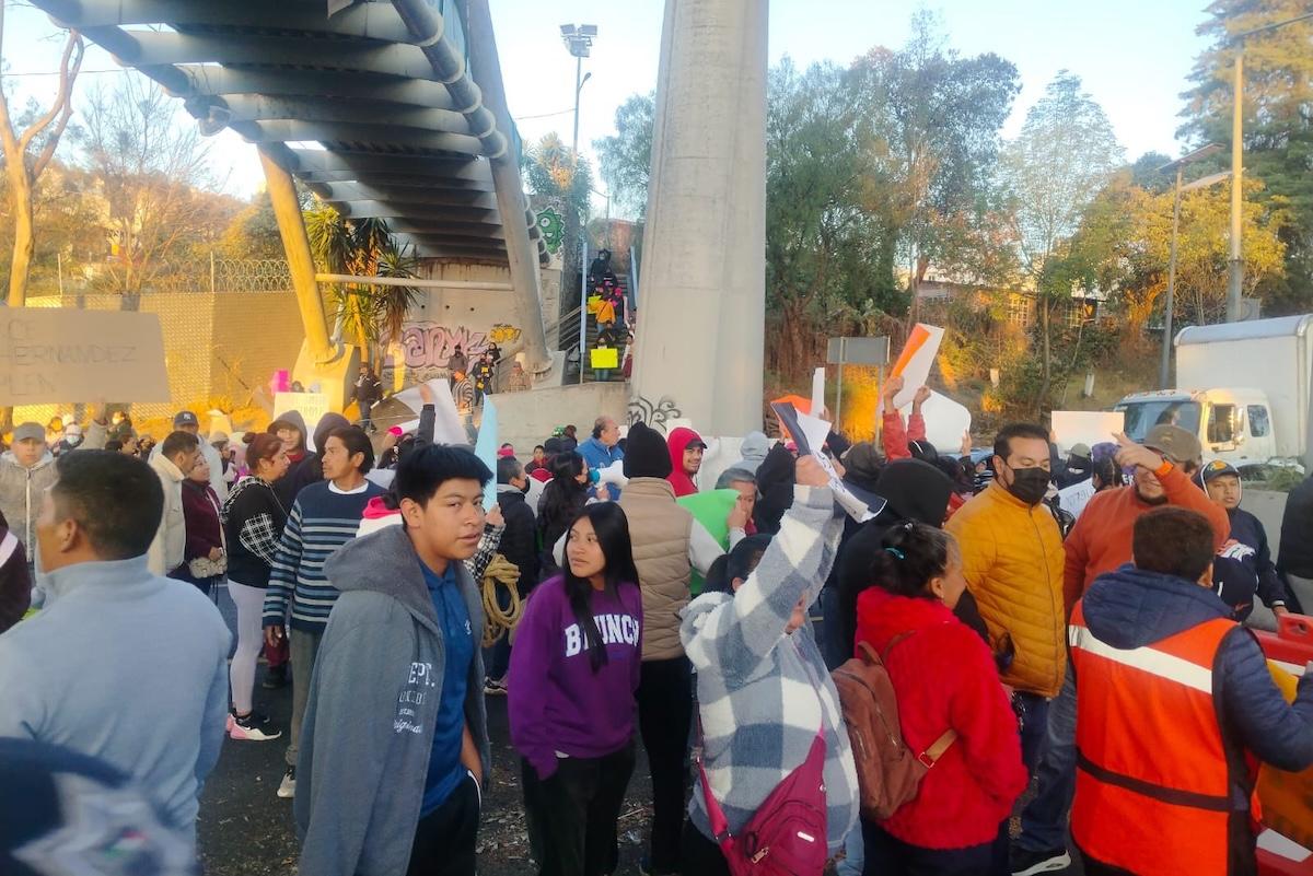 Bloqueo en la México-Cuernavaca colapsa el tránsito en Tlalpan