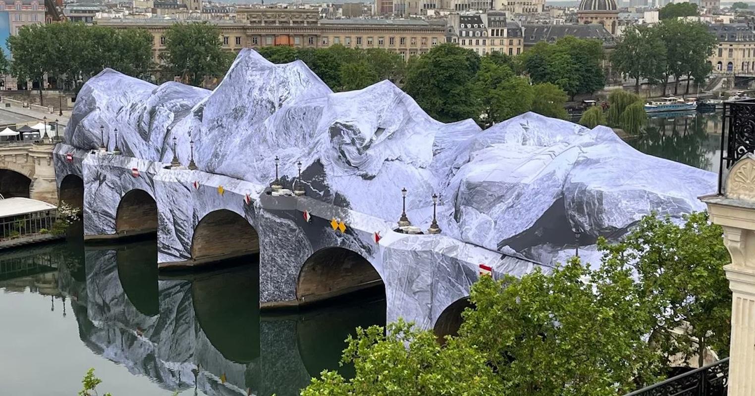 Pont Neuf en París fue intervenido por un artista 